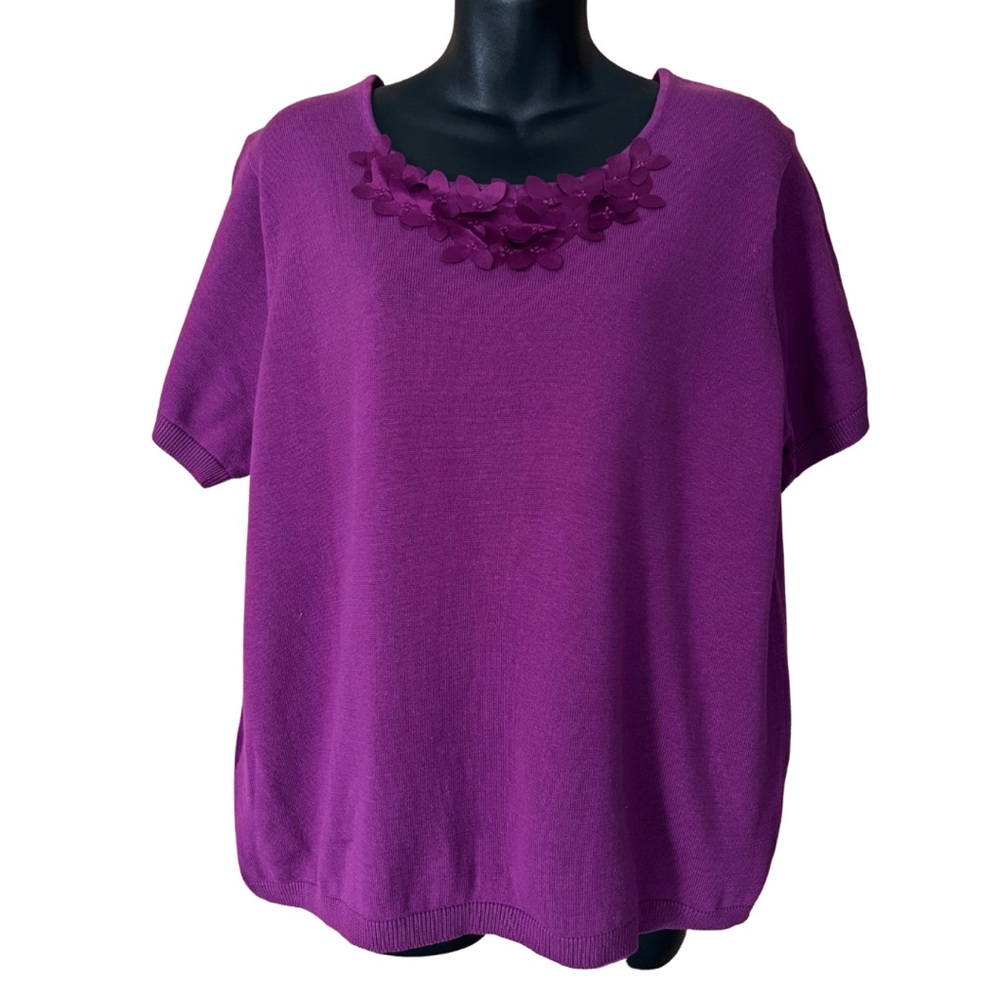PURPLE SHORT SLEEVE SWEATER WITH FLOWERS